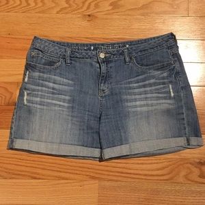 Jennifer Lopez Boyfriend Short jean shorts